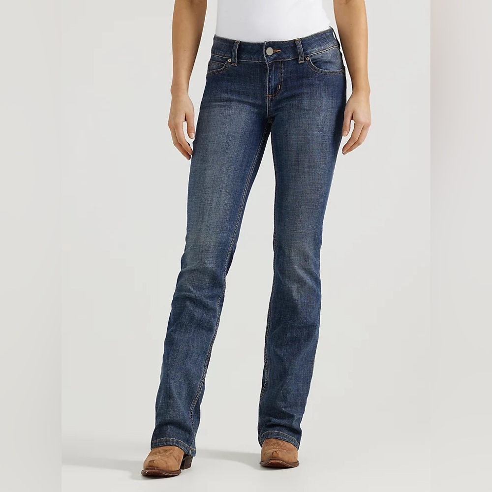 Wrangler WOMEN'S ESSENTIAL MID-RISE BOOTCUT JEAN